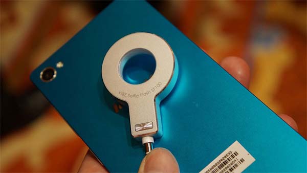 Lenovo Vibe Extension Selfie Flash